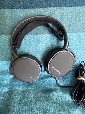 SteelSeries Arctis 5 Wired RGB Gaming Headset - Black (Model HS-00011)