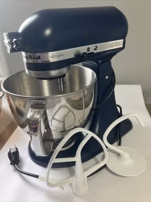 Used Artisan KitchenAid 5 Quart Tilt-Head Stand Mixer KSM150PSIB