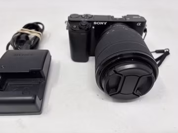 sony alpha a6000 mirrorless digital camera/ White