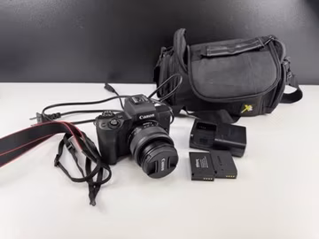 Canon EOS M50 Mirrorless Camera With 15-45mm Zoom Lens And Case