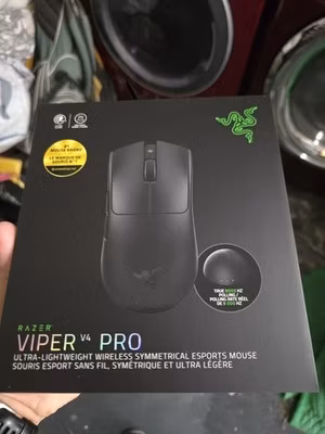 Razer Viper V4 Pro - Ultra-lightweight Wireless Symmetrical Esports Gaming Mouse