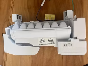 OEM LG Refrigerator Ice Maker Assembly AEQ73110203