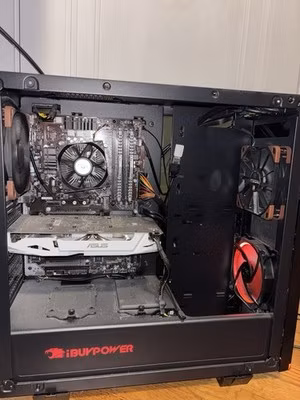 PC i7-7700 3.60GHz 16GB GTX 1060 3GB Win 10. Mouse, keyboard, headphones…