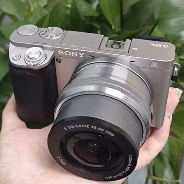 95%NEW Sony Alpha A6000 Mirrorless Digital Camera w/16-50mm Lens Charger Battery