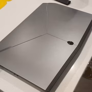 Alienware Dell ALIENWARE 17 R3 17.3" i7 6th Gen HDD+SSD USB-C (Dead Battery)