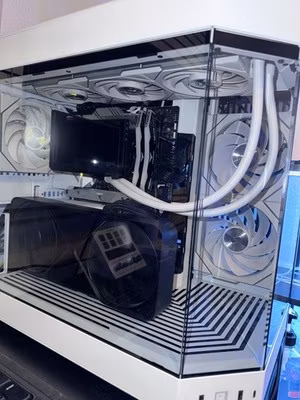 Custom gaming pc high end 5090 rtx i9 6400mz!!!!