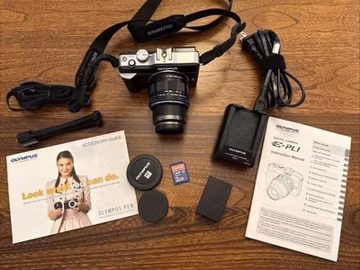 Olympus PEN E-PL1 Silver 12.3MP Mirrorless w/ 14-42mm Lens Charger, Manuals MORE