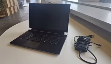 Alienware x17 17in Gaming Laptop i7-11800H 32GB RTX 3070 1TB SSD W11 White