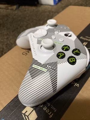 Xbox Series X/S (Project Scarlett) Microsoft Launch Team Controller