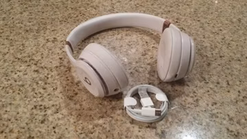 Beats by Dr. Dre Solo 4 - Wireless Bluetooth On-Ear Headphones Saint Gold