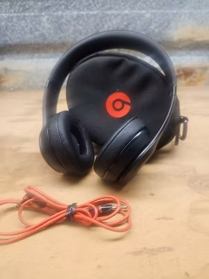 Beats by Dr. Dre Beats Solo3 Wireless On-Ear Headphones -NEW PADS