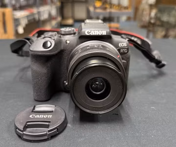 Canon EOS R10 Mirrorless Camera w/RF-S 18-45mm Lens