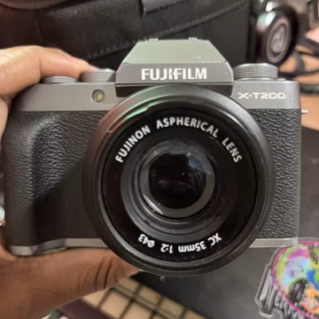 Fujifilm X-T200 Mirrorless Camera Silver/Black w/ XC 15-45mm f/3.5 Lens