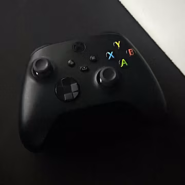 Xbox Series X 1TB 1882 Bundle, 2 Controllers, Games & Rechargeable Batteries