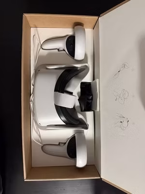 Meta Quest 2 - 128GB Set w/ Controllers - Lightly Used