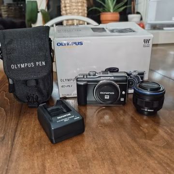 OLYMPUS PEN E-PL1 Mirrorless Digital Camera with 14-42mm L ED Zoom Lens w/ Box +
