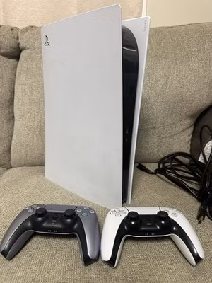 PS5 Digital Edition W/2 Controllers