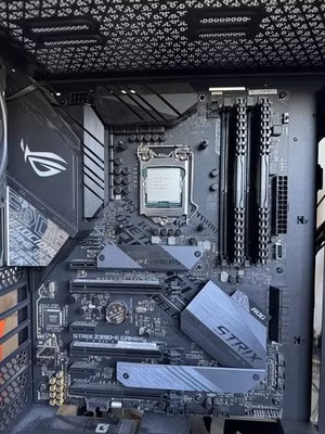Intel Core I9 9900K, ASUS ROG Strix Z390-E, 16 GB of Corsair Vengence DDR4 RAM