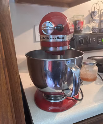 KitchenAid Artisan 5 qt 300W 10-Speed Red Stand Mixer w/ SS Bowl & Whisk