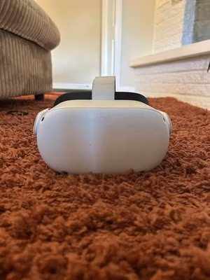 Meta Quest 2 Standalone VR Headset 90Hz White w/ 2 Touch Controllers