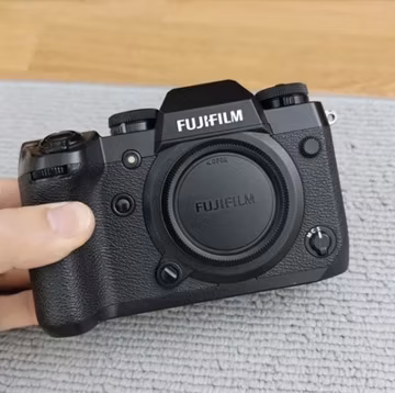 Fujifilm Fuji X-H1 24MP Mirrorless Camera (Low Shutter w/ Battery + Charger)