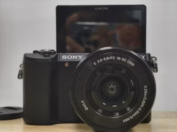 Used Sony a5000 Mirrorless Kit Black 20.1MP 16-50mm PZ Lens 180° Tilt Screen