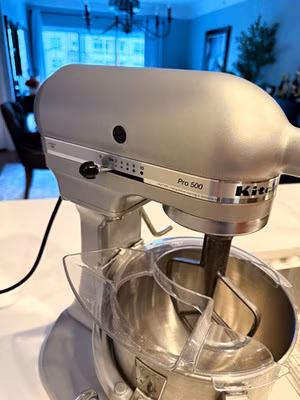 KitchenAid Pro 500 5-Qt Silver Stand Mixer, SS Bowl, Whisk, Pour Shield