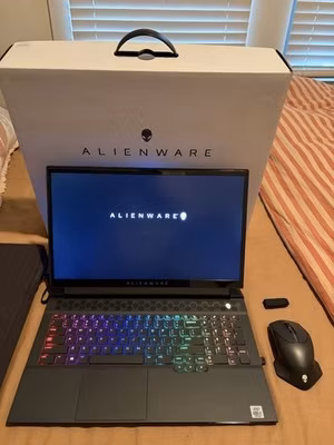 Alienware M17 R3 17.3" i7-10750H 2.5GHz 16GB RAM 256GB SSD AMD Radeon RX 5500M