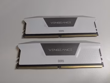 White Corsair Vengeance RGB 32GB 2x16GB DDR5-6000 CL36 RAM
