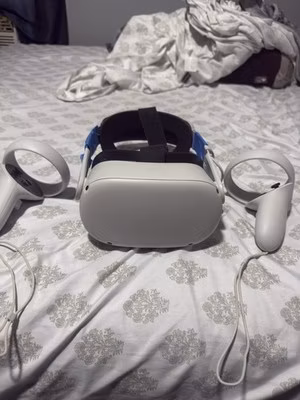 Meta Quest 2 Standalone VR Headset + Controllers, 120Hz, 128 gb 96° FOV, White