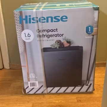 Hisense WMS017M6XBE 1.6 cu ft Compact Fridge, Black, Reversible Door