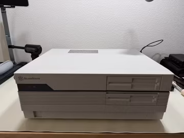 RX 9070 Retro STEAM MACHINE ALT AMD Ryzen 7 9800X3D, 32GB RAM, 2TB SSD, FLP01