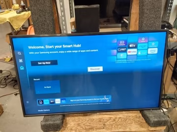 Samsung QN32Q60DAFXZA 32" Q60D QLED 4K Smart TV with Quantum HDR (2024)