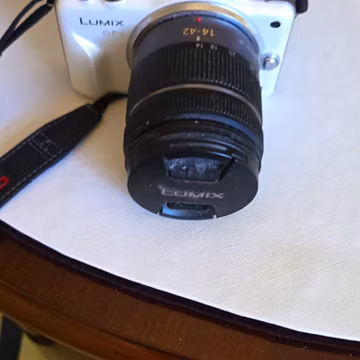 Panasonic LUMIX DMC-GF3 12.1MP White Mirrorless Camera w/ 14-42mm Lens