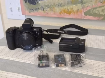 Nikon 1 V3 18.4MP Digital Camera - Black (Kit w/ VR 10-30mm Lens + Finder) Read