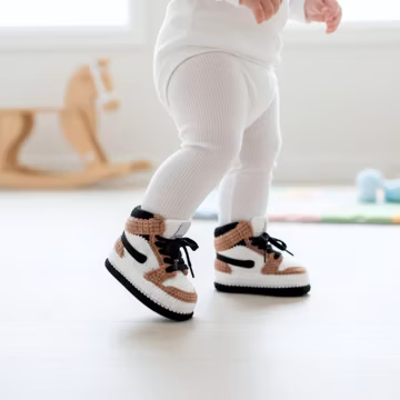 Crochet Baby Sneakers, Jordan Style Booties, Gender Neutral Gift, Newborn Photo Outfit, Custom Baby Shower Present, Sneakerhead Baby Gifts