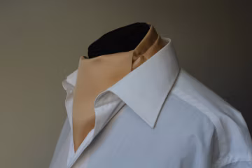 Ascot cravat. Vintage tie. Polyester ascot. Beige ascot. Menswear accessories. Unisex scarf. Mens retro tie. Ascot tie. Vintage mens wear.
