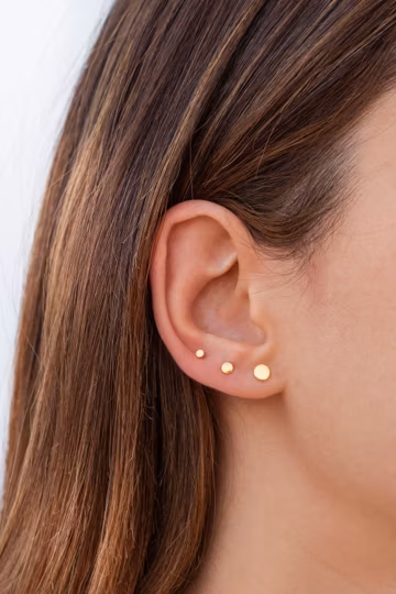 Pendientes stud pequeños en forma de círculo - Tres diámetros disponibles