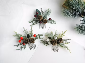 Winter wedding hair comb Christmas hair piece Pine cone clip Evergreen Woodland flower headpiece