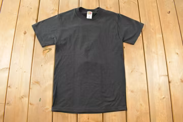 Vintage 1990s Fruit of the Loom Blank T-Shirt Men's Small / Streetwear / Single Stitch / Made In USA / 90s Basic Tee