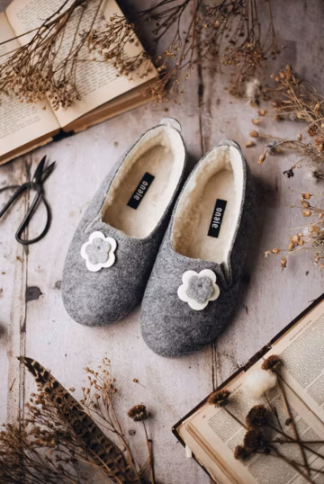 Felt Flower Wool Embroidered Slippers