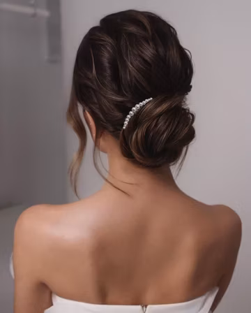 Minimalist pearl bridal hair pin | Wedding hair accessory | Classic hairpiece