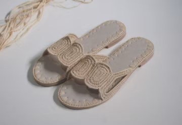 Moroccan handmade shoes made of natural raffia, and soles real leather. ziraffia