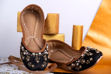 Golden Vine Elegance Flats: Black Wedding Shoes, Comfortable Handmade Bridal Slip-Ons, Personalized Juttis & Mojari