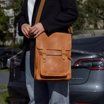Convertible Leather Messenger Bag: Minimalist Backpack, Felt Lined, fits Laptop 13-14"