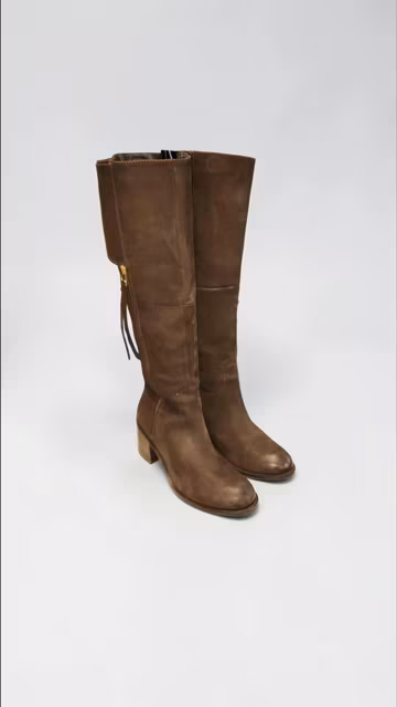 Women Vintage Soft Leather Brown Tall Boots By Steve Madden Size 8.