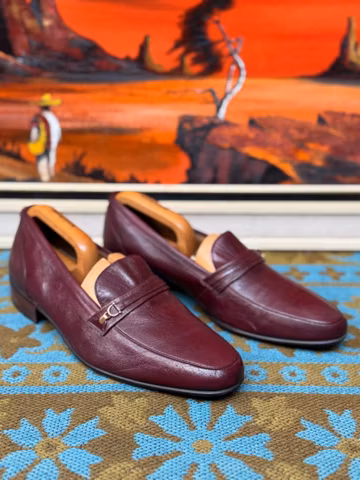 Vintage late 1970s early 80s Ravel Chaussures Classic slip on wine/burgundy colour loafers shoes.Made in Spain Size 9 narrow fit.vgc