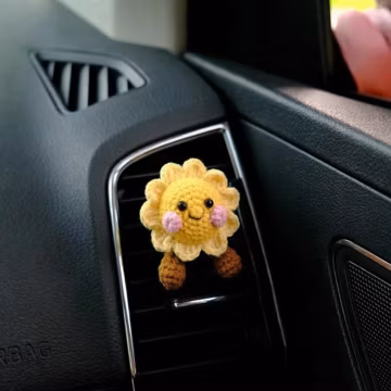 Crochet Sunflower Doll Car Air Freshener Diffuser, Sunflower Car Vent Clip, Cute Anime Car Interior Accessories for Women/Teens, Car Charm