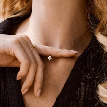 Floral Pendant Necklace, Dainty diamond necklace in Gold or Silver, minimalist jewelry, Everyday Necklace, Bridesmaid Gift, Birthday Gift