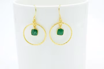 Emerald cushion earring,handmade cushion shape earring,Hammered wire earring,Emerald round wire earring,Hoop earring,Bridesmaid gift,jewels
